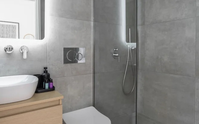 Elliot Neapoli, Athens