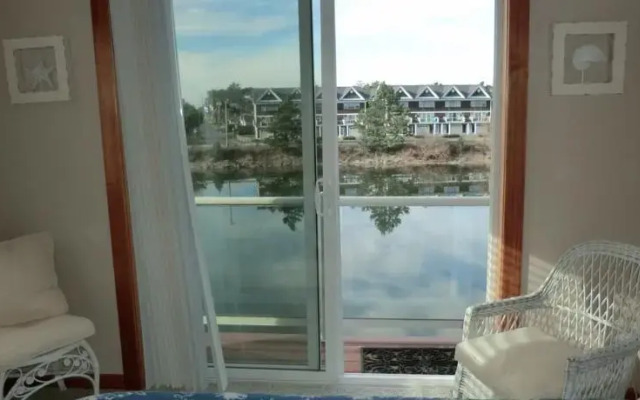 Riverhouse 2