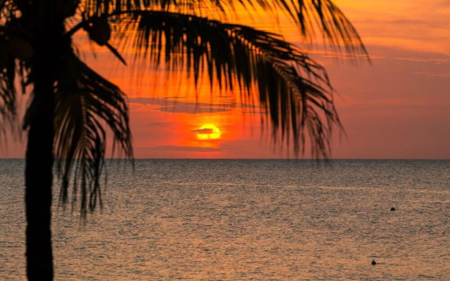 Sunset Villas 12D 2 Bedroom Condo By Redawning