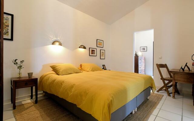 Splendid Villa With in Sayalonga Swimming Pool