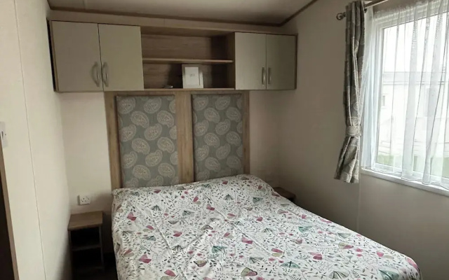 Felixstowe Chimo Caravan 8 Sleeps 5 min to Beach
