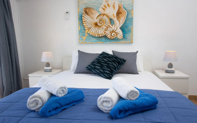 White Arches Apartment