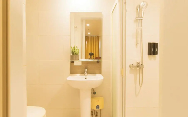 RedDoorz at LuxeLite Suites Makati