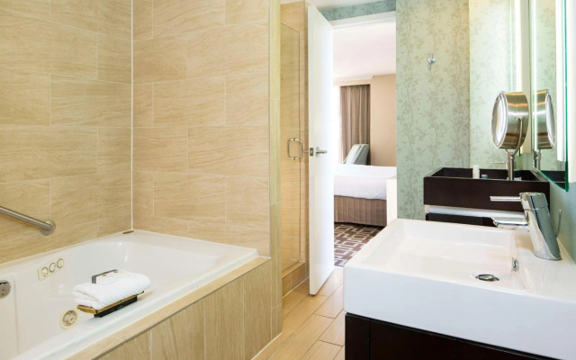 DoubleTree by Hilton Hotel Jacksonville Riverfront