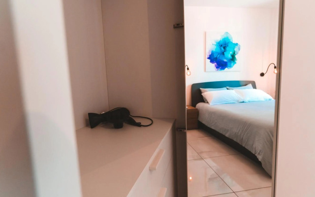 Ideal Location, Stylish 1BR Apartment with Free Parking