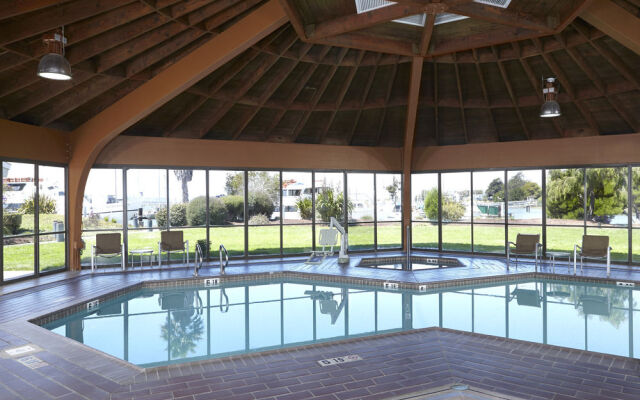 DoubleTree by Hilton Hotel Berkeley Marina