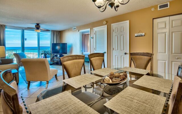 Pelican Beach Resort by Colasan