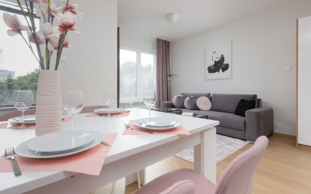 Warsaw Apartment With Parking by Renters