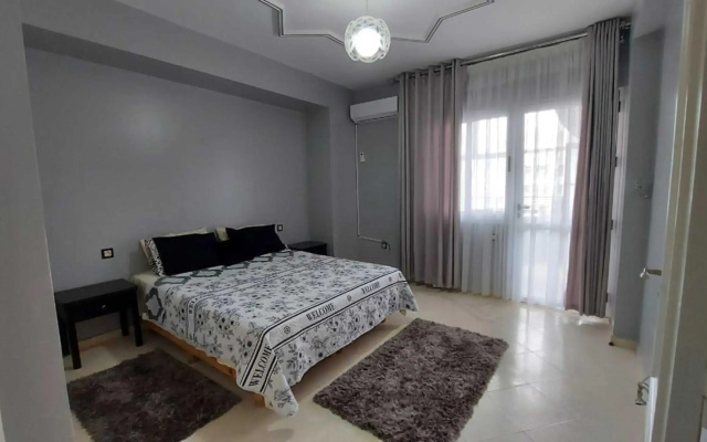 Magnificent Seaview apartment WiFi, AC & Heater, Malabata