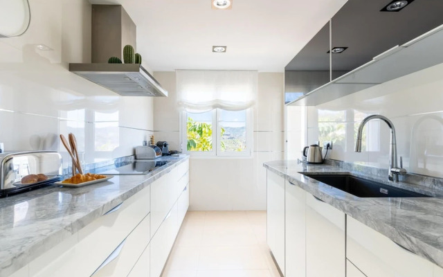 Belvilla by OYO La Zenaida II