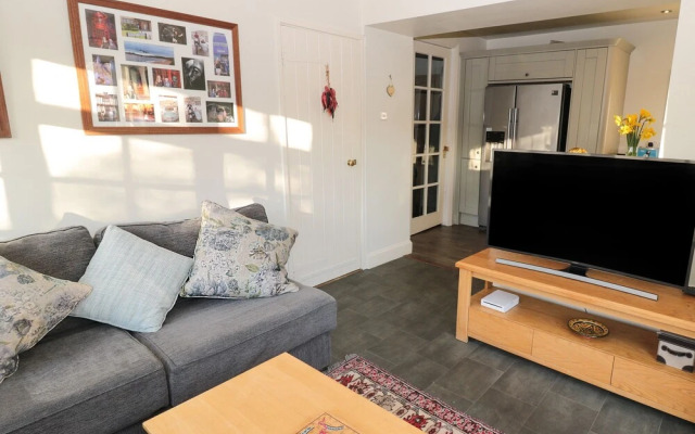 Whinstones at 4 The Villas