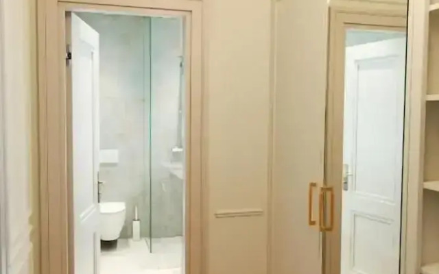 Roze Center Apartments