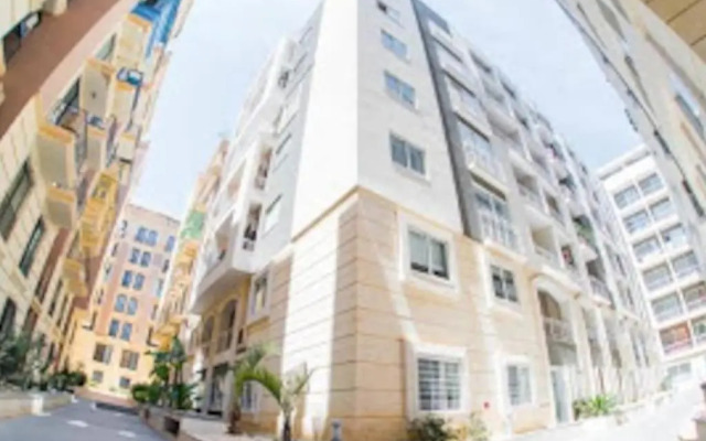 Sunny 2 bedroom, 2 bathrooms, seaside apt.