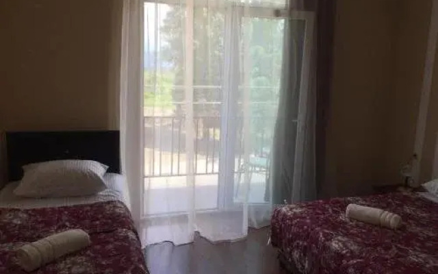 Semeinyi Otel V Kobuleti
