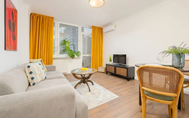Marszałkowska Apartment by Renters