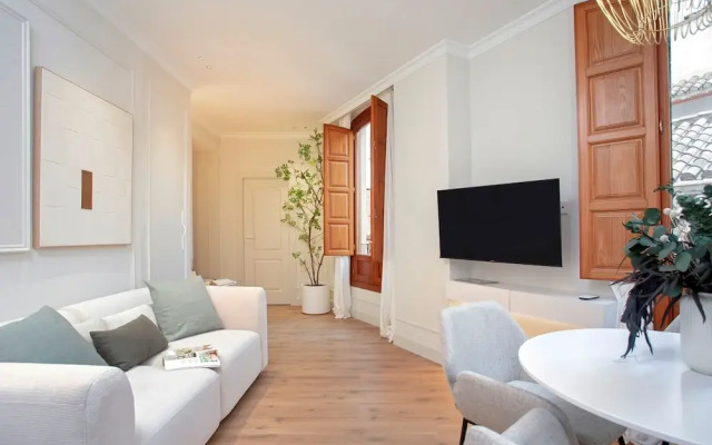 Elegant Stay in Historic Granada Bib Rambla IV