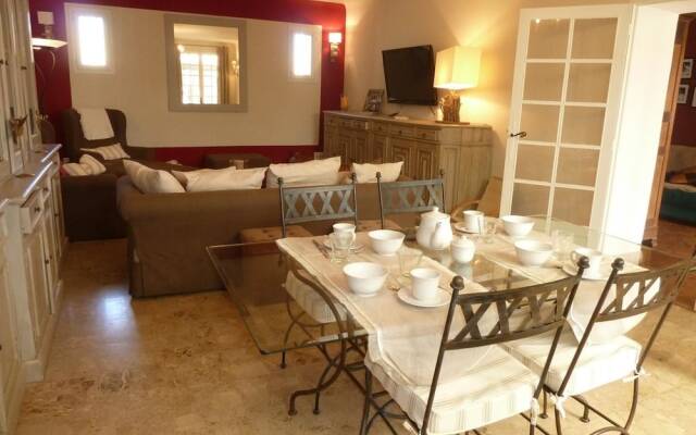 House With 5 Bedrooms in Pernes-les-fontaines, With Private Pool, Furn
