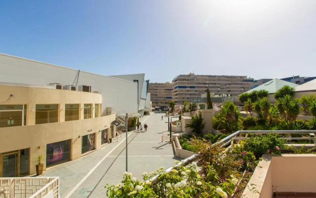Trendy Apt. Puerto Banús (Free Parking & Pool) - RDR208