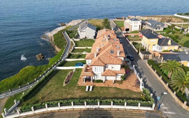 Chalet Pareado con Jardin en 1ª Linea de Mar