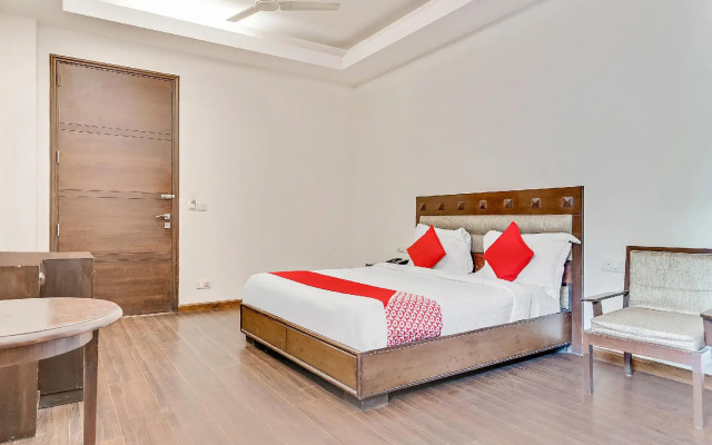 OYO Flagship 5912 Premium Nr Sikanderpur