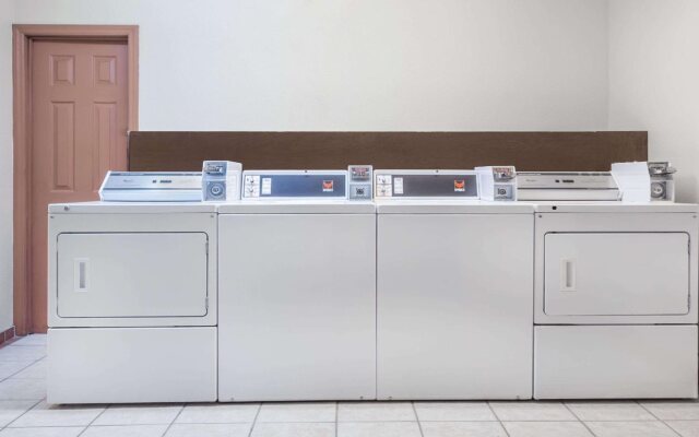 Days Inn - Asheville Mall