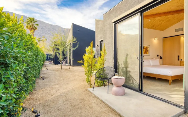 Blackhaus Suites by AvantStay – Modern Comfort in Downtown Palm Springs