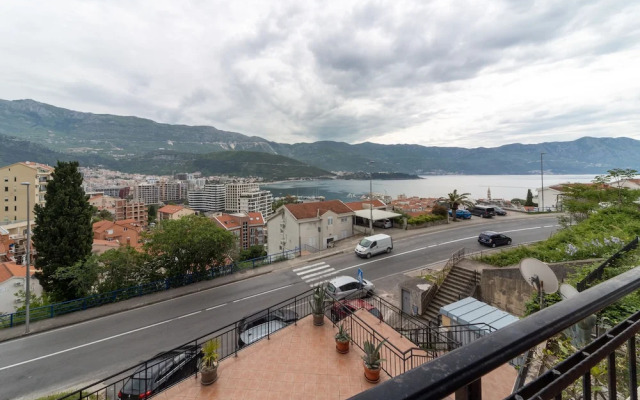 Sea view studio Tibor