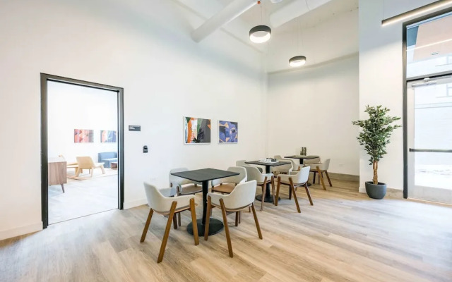 4BR Group Retreat Near Lincoln Park