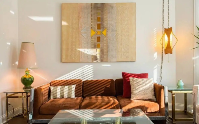 Chic Logan Pad - Modern Meets Retro