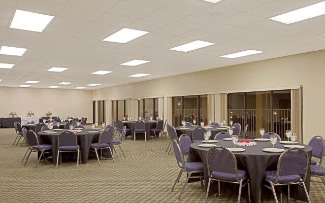 Days Inn & Suites by Wyndham Clermont
