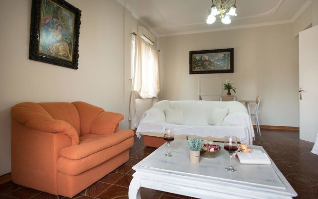 Georgia's Corfu Apartment