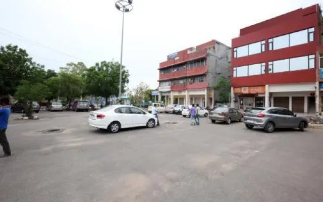 Hotel The Benz By OYO Rooms