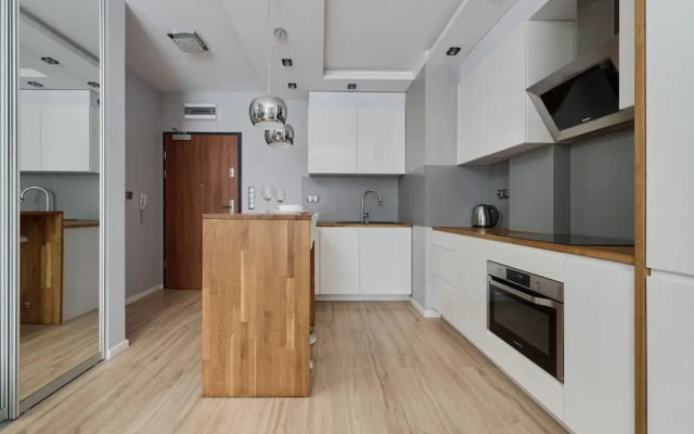 Modern Studio Gwiazdzista by Renters