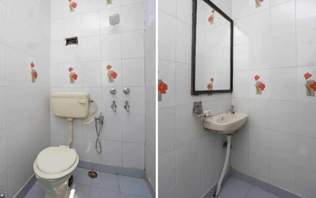Oyo 703287 Neelam Hotels