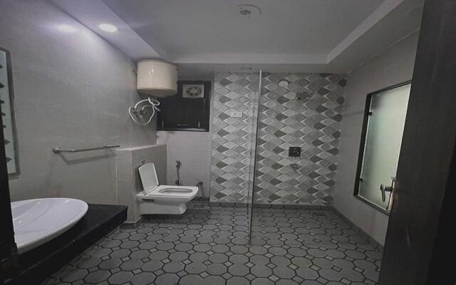 Oyo 703859 Hotel Greeno