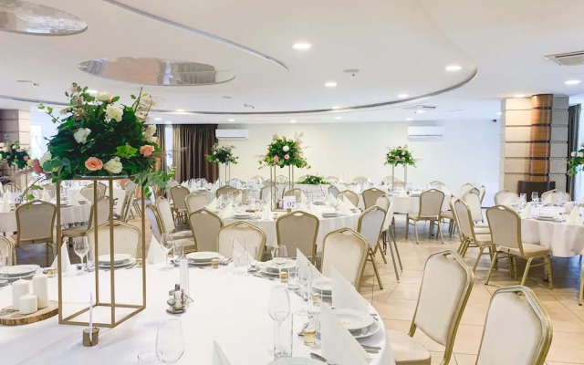 Granada Konferencia Wellness Sport Hotel