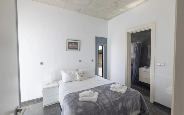 Protaras Holiday Villa El34 - Seafront Villa
