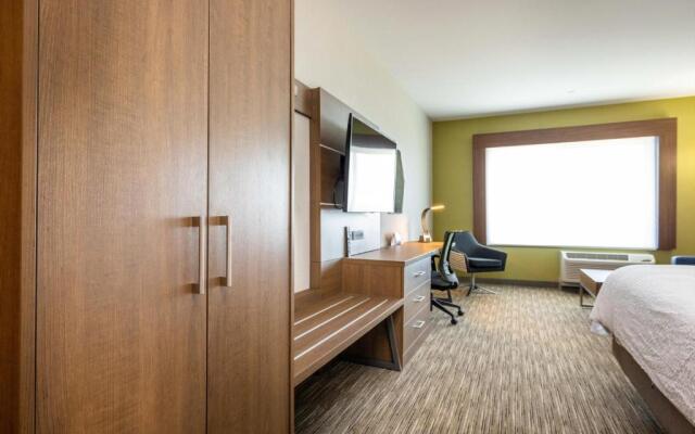 Holiday Inn Express & Suites San Jose Silicon Valley, an IHG Hotel