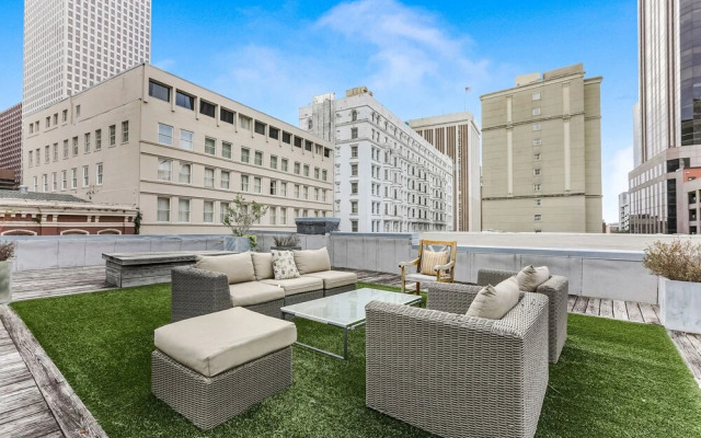 Luxury 4BR With Private Rooftop Deck