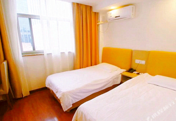 Xinyu Hotel (Shanghai Sichuan North Road Subway Station)