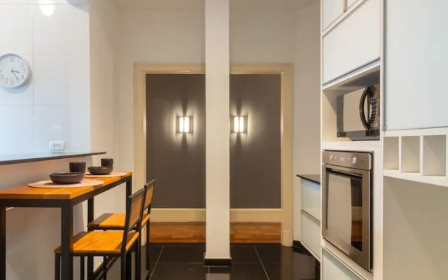 Space and Comfort in Copacabana D405