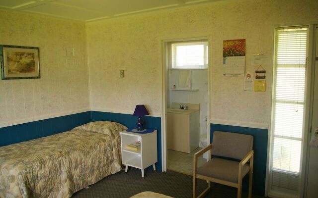 Shuswap Lake Motel & Resort