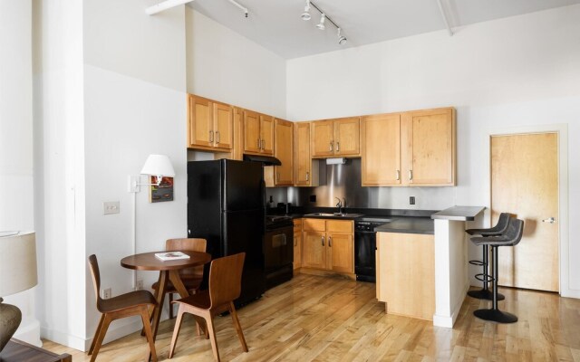 Spacious DT Lofts with Full Kitchen by Zencity