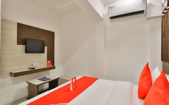 OYO 13141 Aniket Inn
