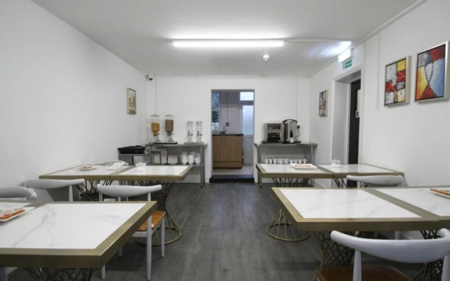 OYO Greenleafe Hotel