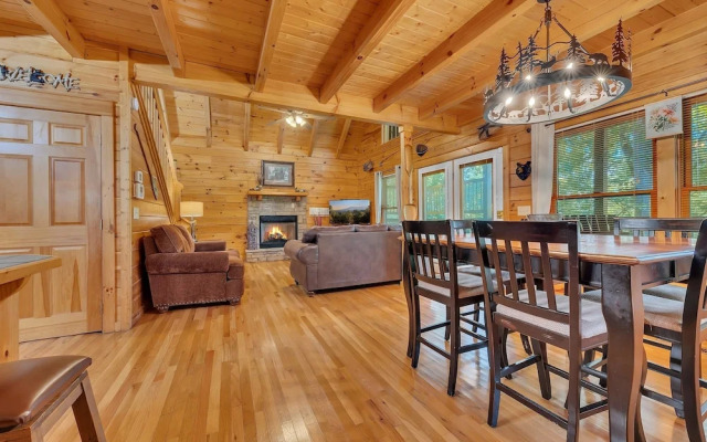 Chillin N Grillin 2 Bedroom Cabin