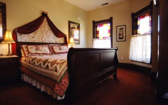 Kaleidoscope Inn & Gardens