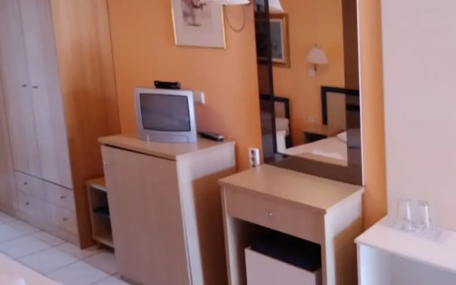 Polychrono Beach Hotel