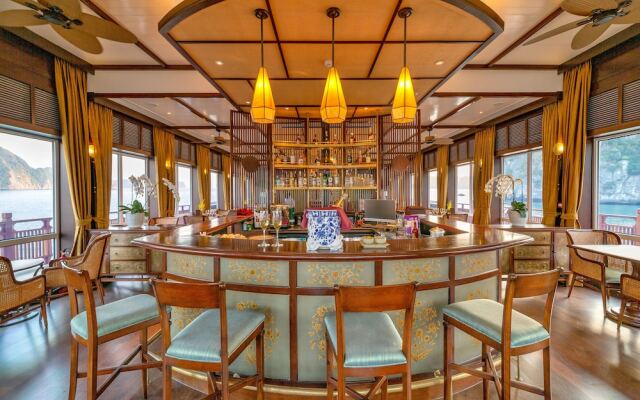 Heritage Line Ylang Cruise – Ha Long Bay & Lan Ha Bay