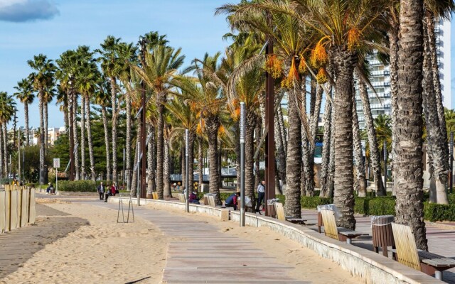 Quaint Apartment in Salou near Sea Beach